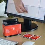 5 Star Screen Cleaning Duo Sachets - In Use